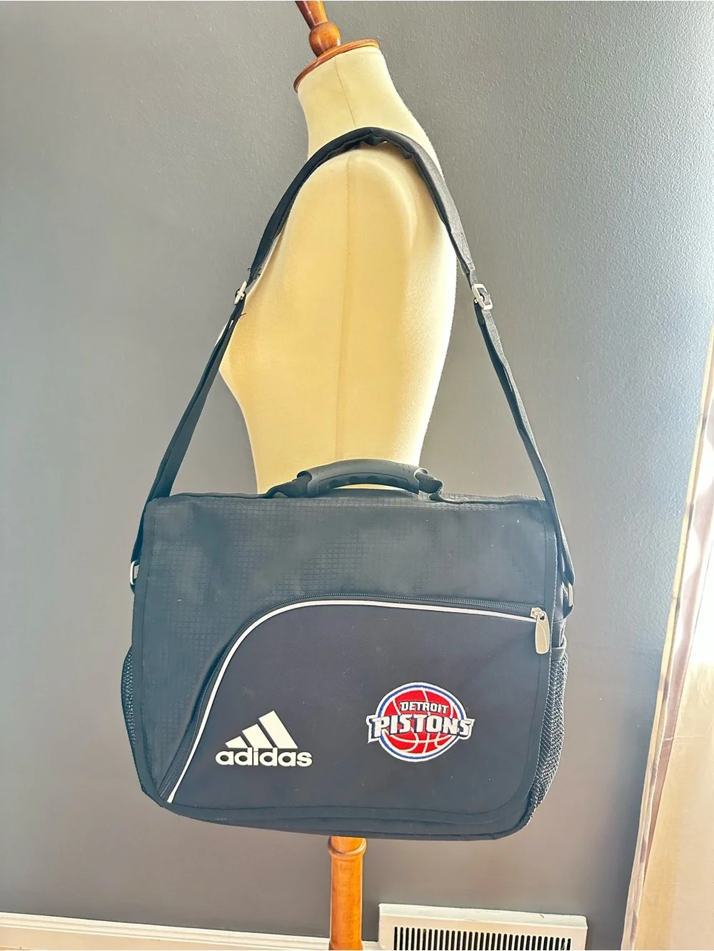 Adidas Detroit Pistons NBA Laptop Messenger Bag Padded Computer Bag Black